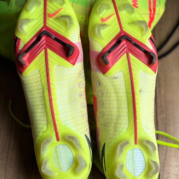 Soccer Cleats Nike - Picture 3 of 6